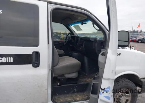 2014 Chevrolet Express 2500 Work Van z USA, uszkodzony, nr VIN 1GCWGFCA0E1161415